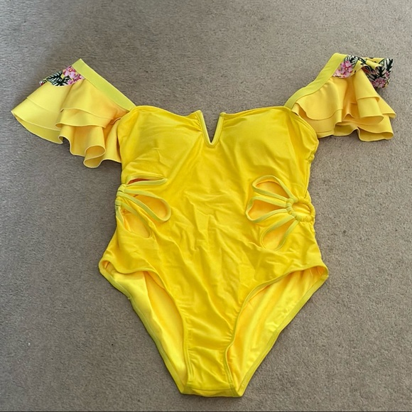 Trendy Yellow Floral Cutout Bathing Suit Set - Picture 5 of 11